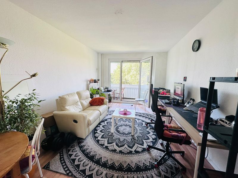 Lebendiges Wohnen: 2-Zimmer-Wohnung mit Balkon in Dessau-Roßlau